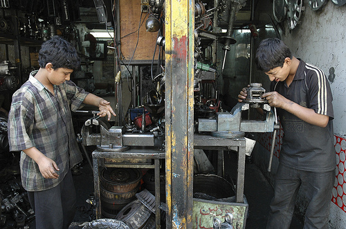 Iran Child mechanics - Credit : Javad M. Parsa