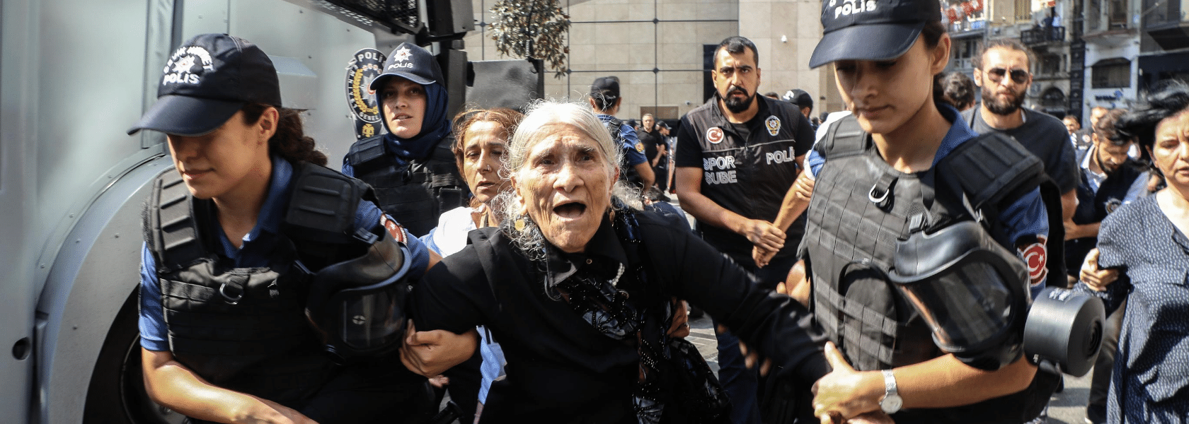 Turquie : les attaques contre la liberté de réunion compromettent le  travail des défenseurs des droits humains